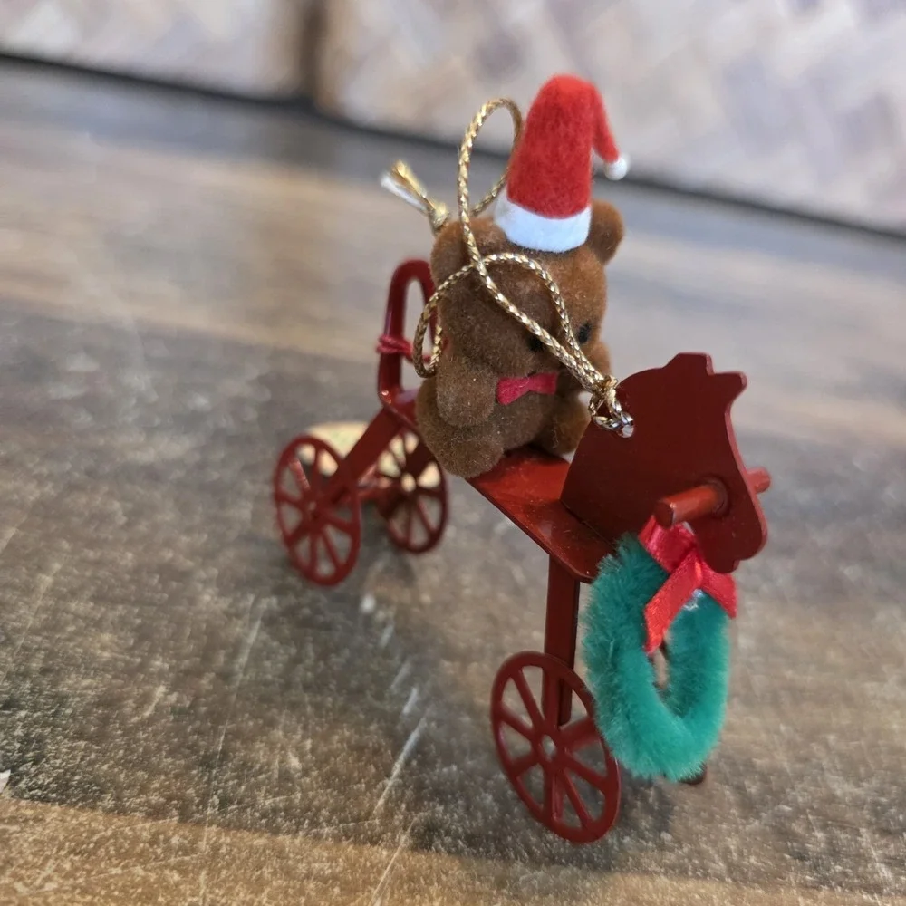 Russ Christmas Ornament Red Metal‎ Car With Flocked Teddy Bear & Wreath 2.75